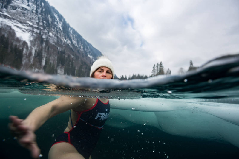 FRANCE / HAUT DE SAVOIE / PLONGÉ SOUS GLACE