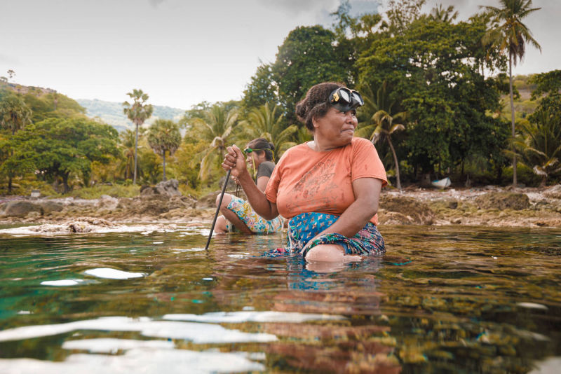 INDONÉSIE / SUMATRA / PÊCHEUSE